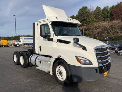 Freightliner Cascadia 126 Day Cab Truck - 435HP, 12 Speed Automatic