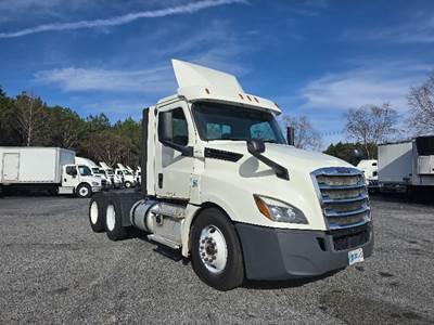 Freightliner Cascadia 126 Day Cab Truck - 435HP, 12 Speed Automatic