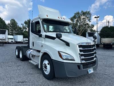 Freightliner Cascadia 126 Day Cab Truck - 435HP, 12 Speed Automatic