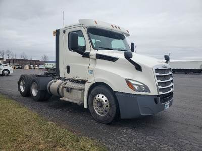 Freightliner Cascadia 126 Day Cab Truck - 435HP, 12 Speed Automatic