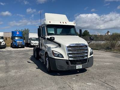 Freightliner Cascadia 126 Day Cab Truck - 435HP, 12 Speed Automatic