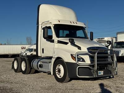 Freightliner Cascadia 126 Day Cab Truck - 455HP, 12 Speed Automatic