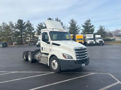 Freightliner Cascadia 126 Day Cab Truck - 435HP, 10 Speed Manual
