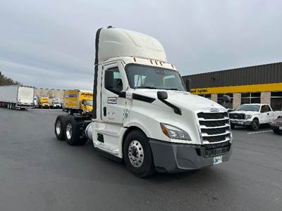 Freightliner Cascadia 126 Day Cab Truck - 435HP, 12 Speed Automatic