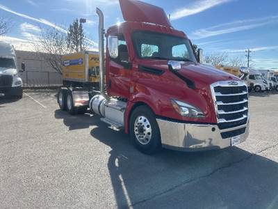 Freightliner Cascadia 126 Day Cab Truck - 560HP, 13 Speed Manual
