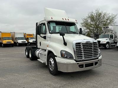 Freightliner Cascadia 126 Day Cab Truck - 435HP, 12 Speed Automatic