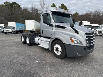 Freightliner Cascadia 126 Day Cab Truck - 455HP, 12 Speed Automatic