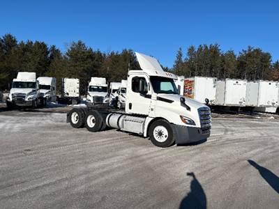 Freightliner Cascadia 126 Day Cab Truck - 435HP, 10 Speed Manual
