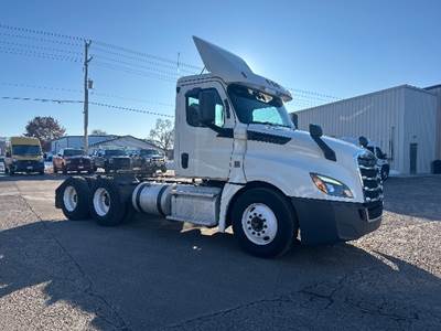 Freightliner Cascadia 126 Day Cab Truck - 435HP, 10 Speed Manual