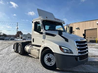 Freightliner Cascadia 126 Day Cab Truck - 435HP, 10 Speed Manual