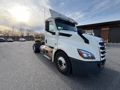Freightliner Cascadia 126 Single Axle Day Cab Truck - 410HP, 12 Speed Automatic