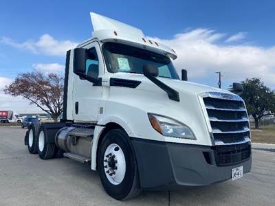Freightliner Cascadia 126 Day Cab Truck - 435HP, 12 Speed Automatic