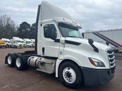 Freightliner Cascadia 126 Day Cab Truck - 450HP, 12 Speed Automatic