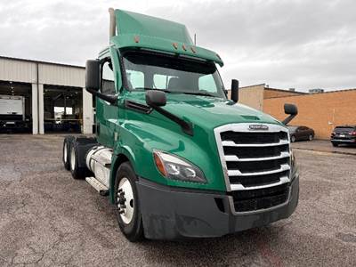 Freightliner Cascadia 126 Day Cab Truck - 435HP, 10 Speed Manual