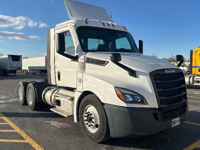 Freightliner Cascadia 126 Day Cab Truck - 435HP, 12 Speed Automatic