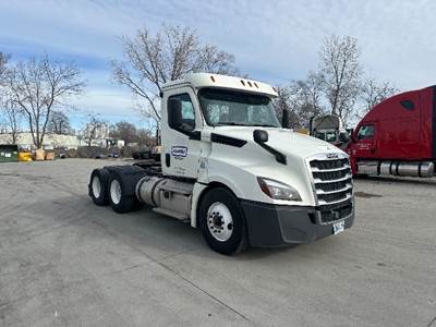 Freightliner Cascadia 126 Day Cab Truck - 435HP, 12 Speed Automatic