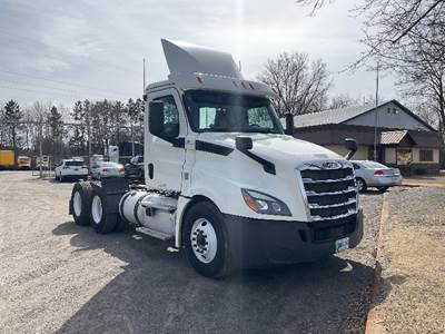 Freightliner Cascadia 126 Day Cab Truck - 435HP, 12 Speed Automatic