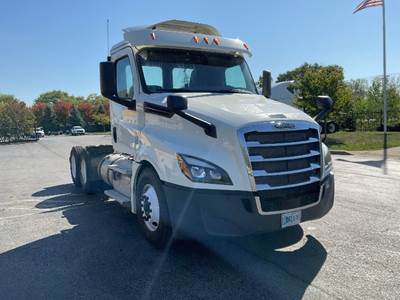 Freightliner Cascadia 126 Day Cab Truck - 435HP, 12 Speed Automatic
