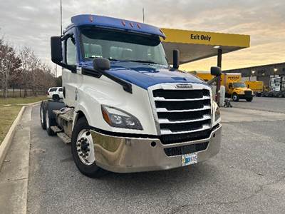 Freightliner Cascadia 126 Day Cab Truck - 435HP, 10 Speed Manual