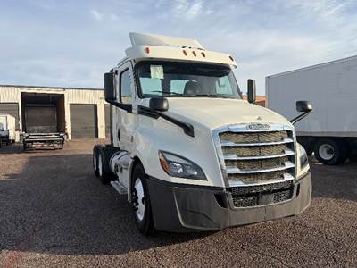 Freightliner Cascadia 126 Day Cab Truck - 435HP, 12 Speed Automatic