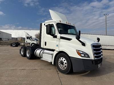 Freightliner Cascadia 126 Day Cab Truck - 435HP, 10 Speed Manual