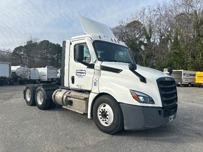 Freightliner Cascadia 126 Day Cab Truck - 435HP, 12 Speed Automatic