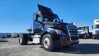 Freightliner Cascadia 126 Single Axle Day Cab Truck - 410HP, 12 Speed Automatic