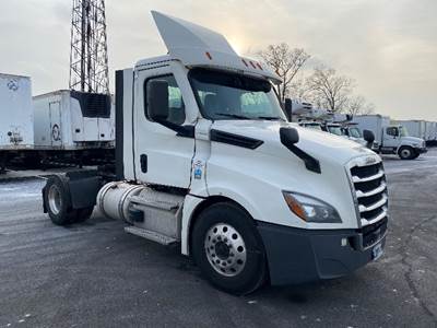 Freightliner Cascadia 126 Single Axle Day Cab Truck - 410HP, 12 Speed Automatic