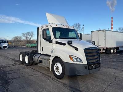 Freightliner Cascadia 126 Day Cab Truck - 435HP, 12 Speed Automatic