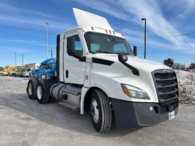 Freightliner Cascadia 126 Day Cab Truck - 435HP, 12 Speed Automatic