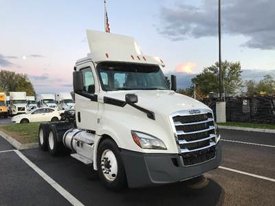 Freightliner Cascadia 126 Day Cab Truck - 435HP, 12 Speed Automatic