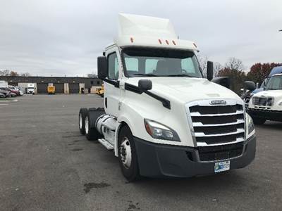 Freightliner Cascadia 126 Day Cab Truck - 435HP, 12 Speed Automatic