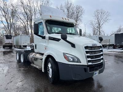 Freightliner Cascadia 126 Day Cab Truck - 435HP, 12 Speed Automatic