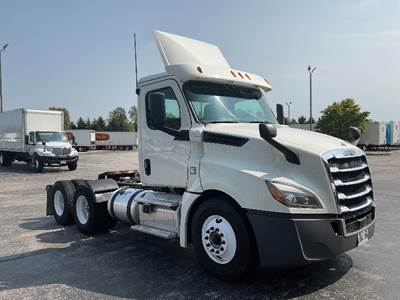 Freightliner Cascadia 126 Day Cab Truck - 435HP, 12 Speed Automatic