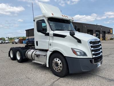 Freightliner Cascadia 126 Day Cab Truck - 435HP, 12 Speed Automatic