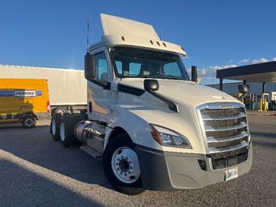Freightliner Cascadia 126 Day Cab Truck - 435HP, 12 Speed Automatic