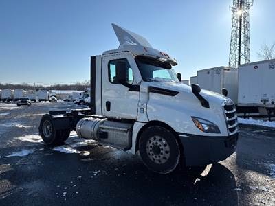 Freightliner Cascadia 126 Single Axle Day Cab Truck - 410HP, 12 Speed Automatic