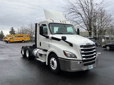 Freightliner Cascadia 126 Day Cab Truck - 450HP, 12 Speed Automatic