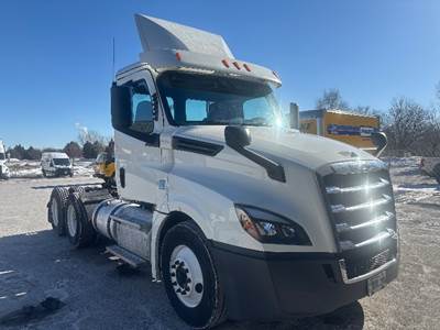 Freightliner Cascadia 126 Day Cab Truck - 435HP, 10 Speed Manual