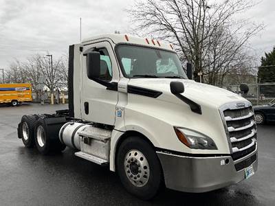 Freightliner Cascadia 126 Day Cab Truck - 450HP, 12 Speed Automatic