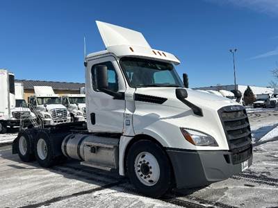 Freightliner Cascadia 126 Day Cab Truck - Cummins 400HP, 13 Speed Automatic