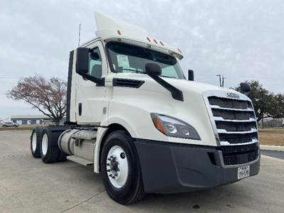Freightliner Cascadia 126 Day Cab Truck - 435HP, 12 Speed Automatic