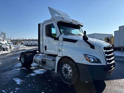 Freightliner Cascadia 126 Single Axle Day Cab Truck - 410HP, 12 Speed Automatic