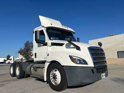 Freightliner Cascadia 126 Day Cab Truck - 435HP, 12 Speed Automatic