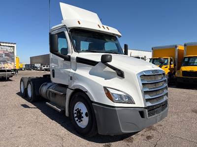 Freightliner Cascadia 126 Day Cab Truck - 435HP, 12 Speed Automatic
