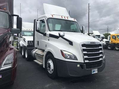 Freightliner Cascadia 126 Day Cab Truck - 455HP, 12 Speed Automatic