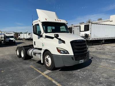 Freightliner Cascadia 126 Day Cab Truck - Cummins 400HP, 13 Speed Automatic