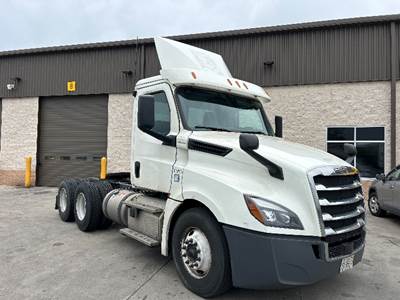 Freightliner T12664ST Day Cab Truck - 435HP, 12 Speed Automatic