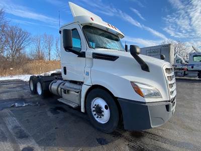 Freightliner Cascadia 126 Day Cab Truck - 435HP, 12 Speed Automatic