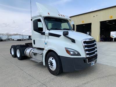 Freightliner Cascadia 126 Day Cab Truck - 435HP, 12 Speed Automatic